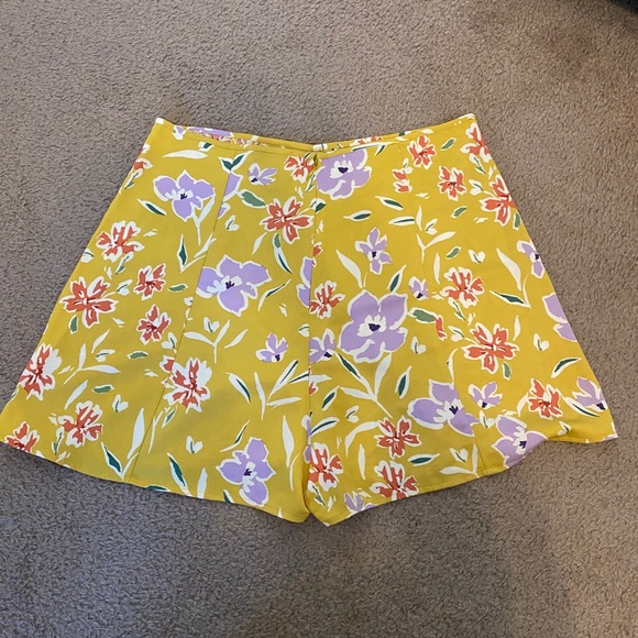 BCBGeneration Floral Print High Waisted Shorts - Picture 3 of 4